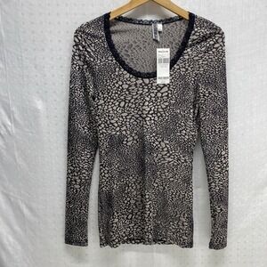 Buckle Women's Long Sleeve Scoop Neck Top in Black and Taupe Animal Print